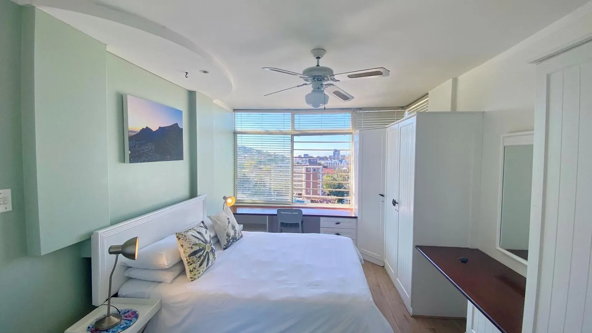 Kloof Street Apartment Central City With Parking Città del Capo